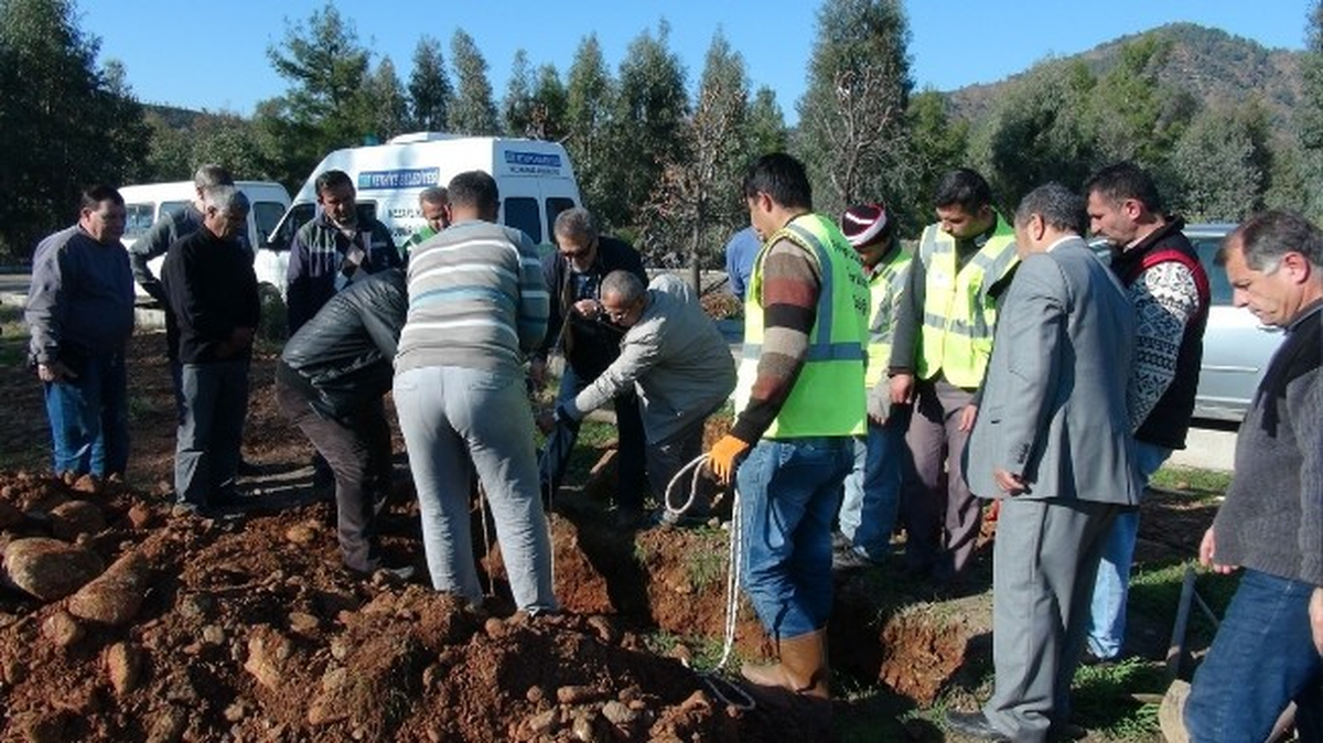 Emekli İngiliz Vasiyeti Üzerine Fethiye\'de Toprağa Verildi