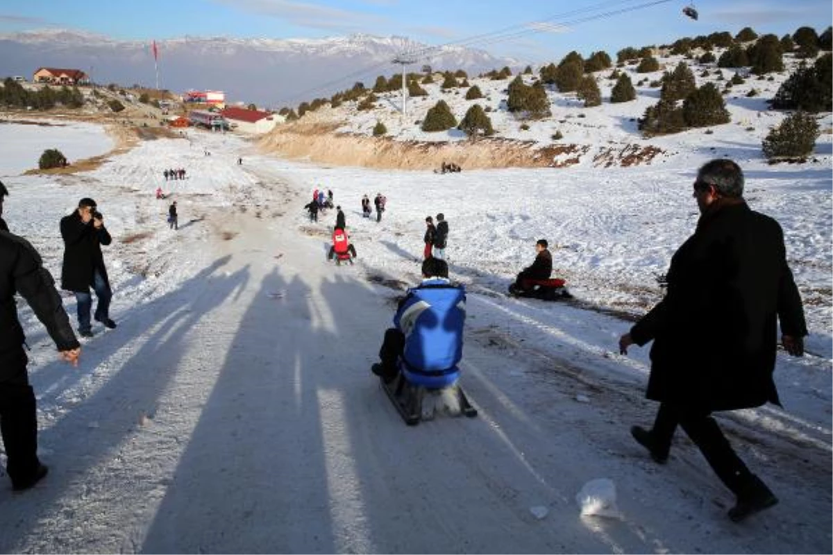 Ergan Dağı\'nda Kayak Sezonu Kızakla Açıldı