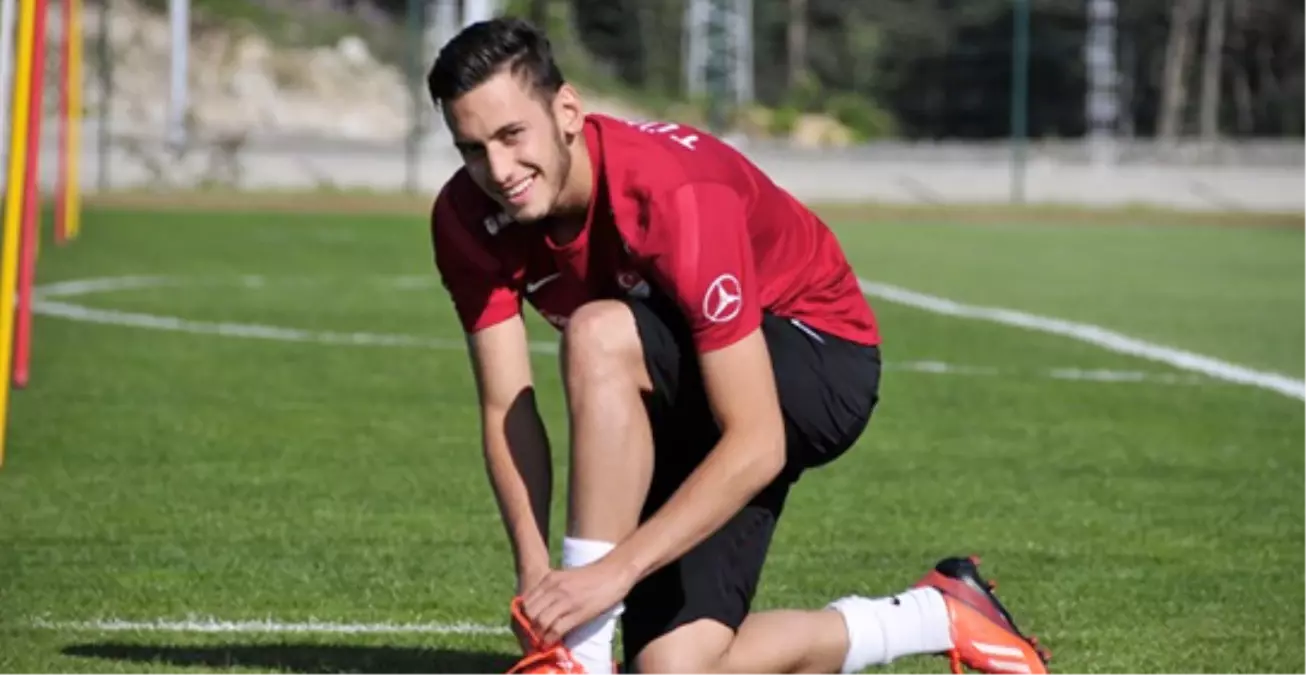 Hakan Çalhanoğlu, Hamburg\'la Sözleşmesini Uzattı