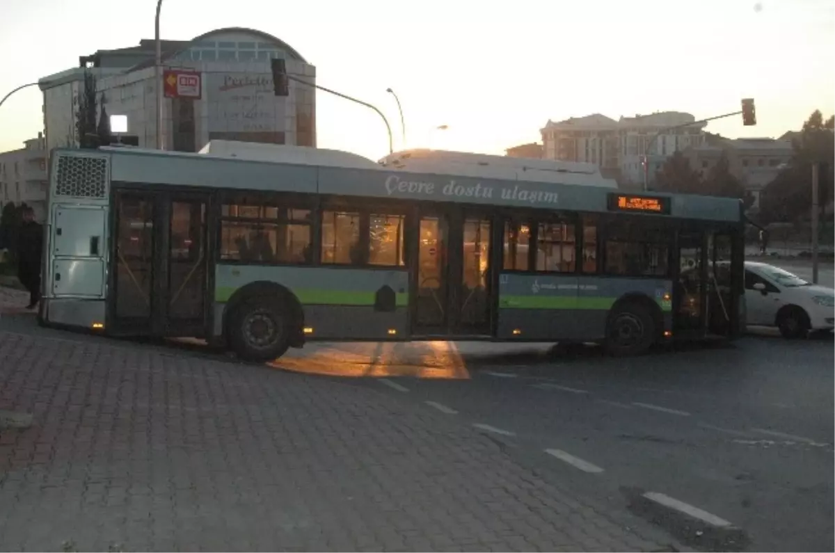 Halk Otobüsü Eğimli Yolda Mahsur Kaldı