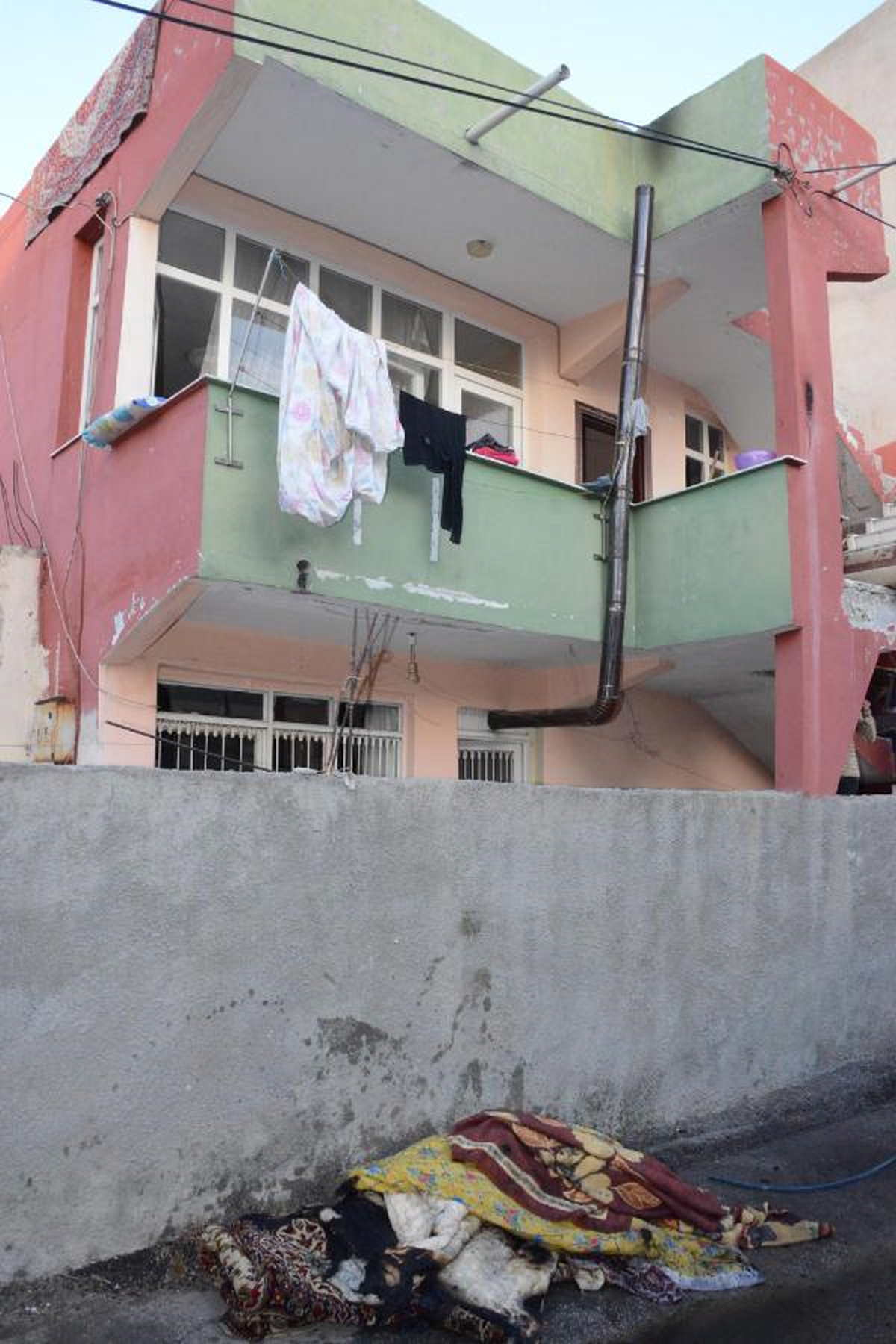 Küçük Kardeşleri Yangından Ablası ve Komşuları Kurtardı