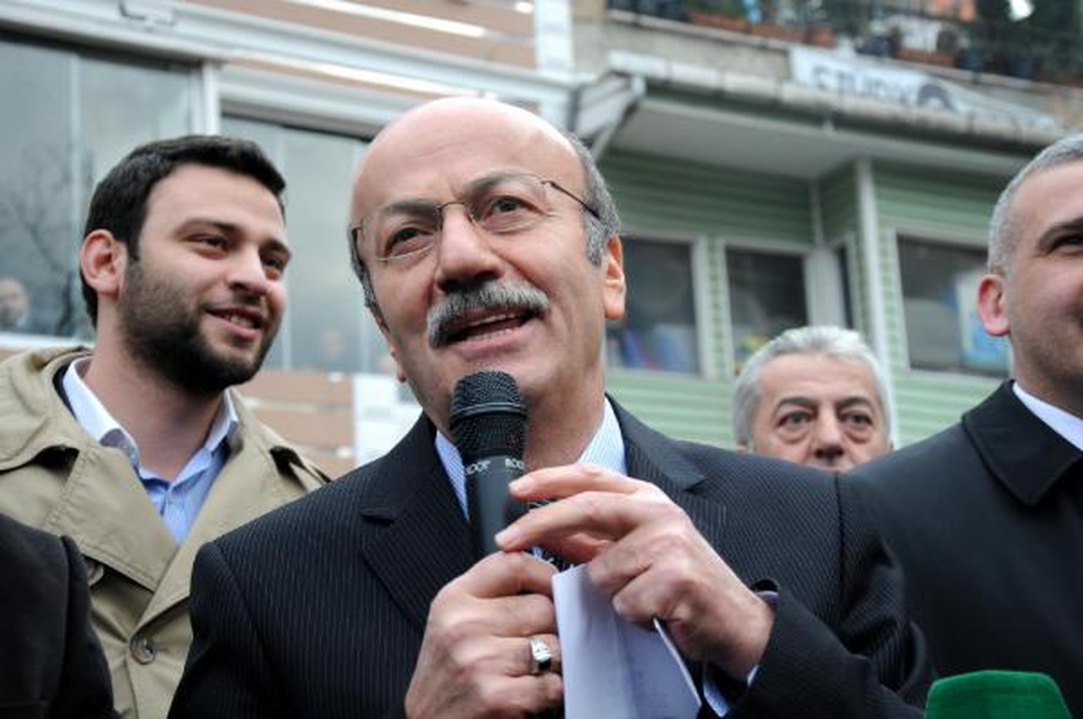 Bekaroğlu\'nun Adaylığını Açıkladığı Mitingde Gerginlik