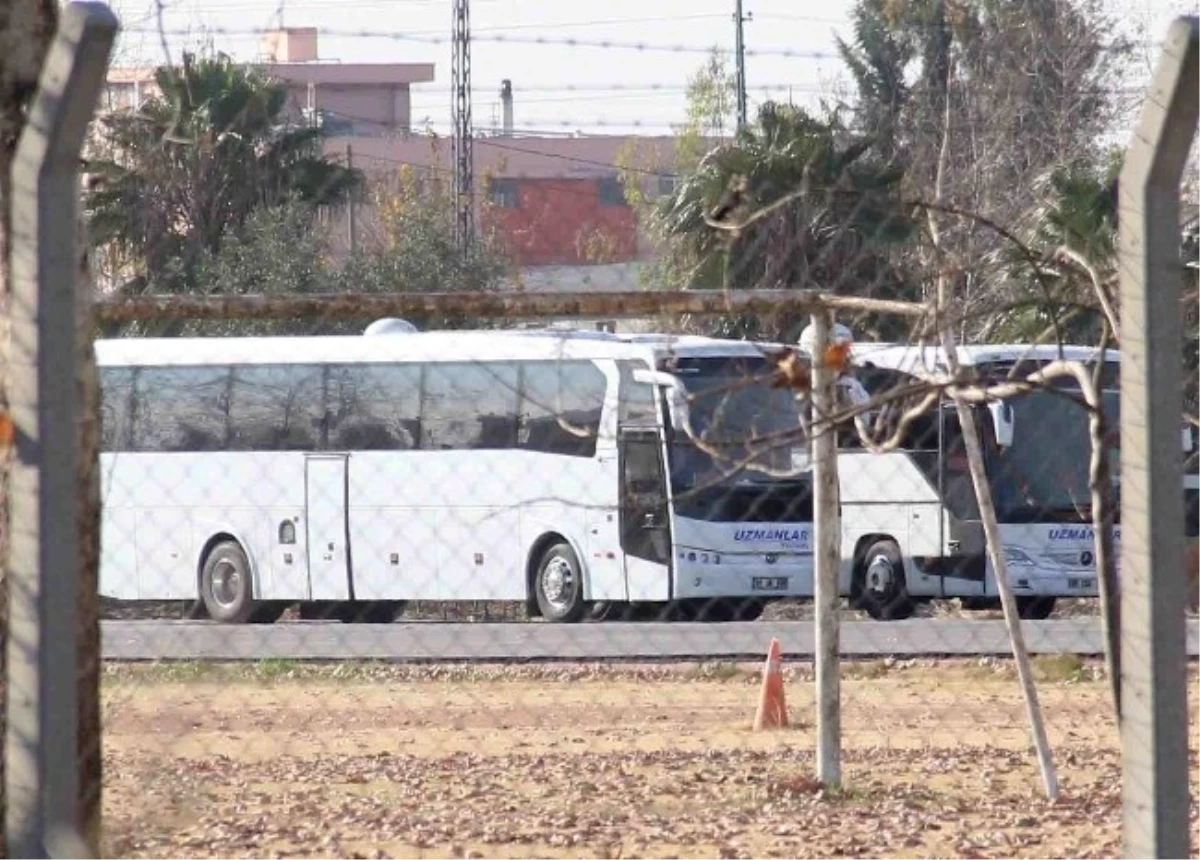 Adana\'da Mühimmat Dolu 2 Otobüsle İlgili 8 Kişi Gözaltında