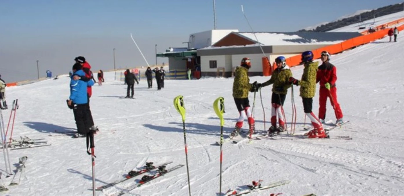 Palandöken\'de Suni Kar Sistemli Yeni Pistler Açıldı