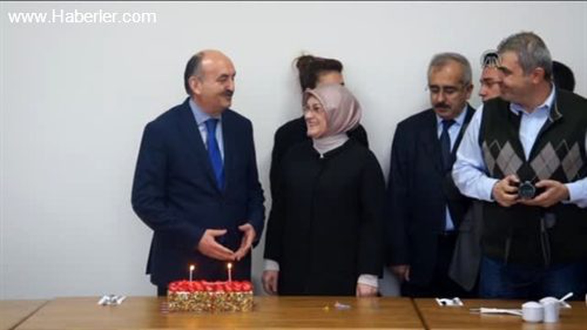 Sağlık Bakanı Müezzinoğlu\'na sürpriz doğum günü -