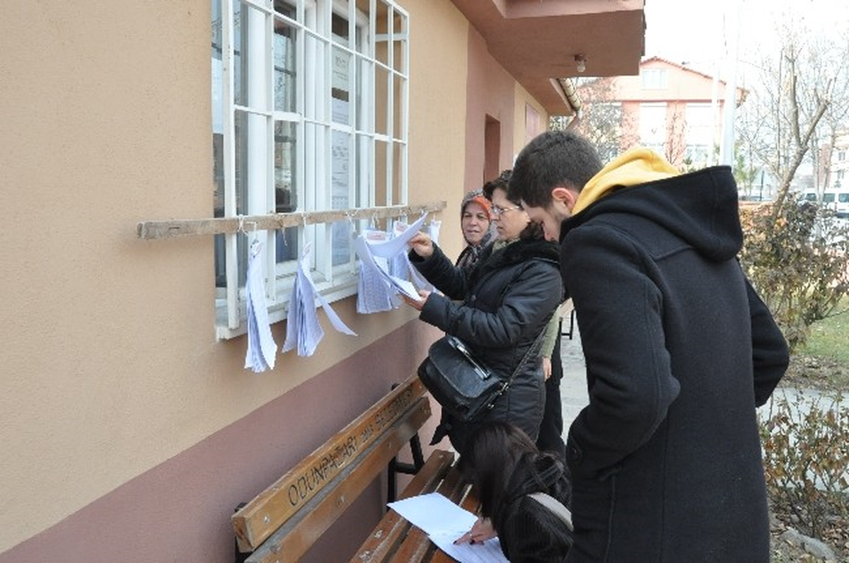 Seçmen Listeleri Muhtarlık Kapılarına Asıldı