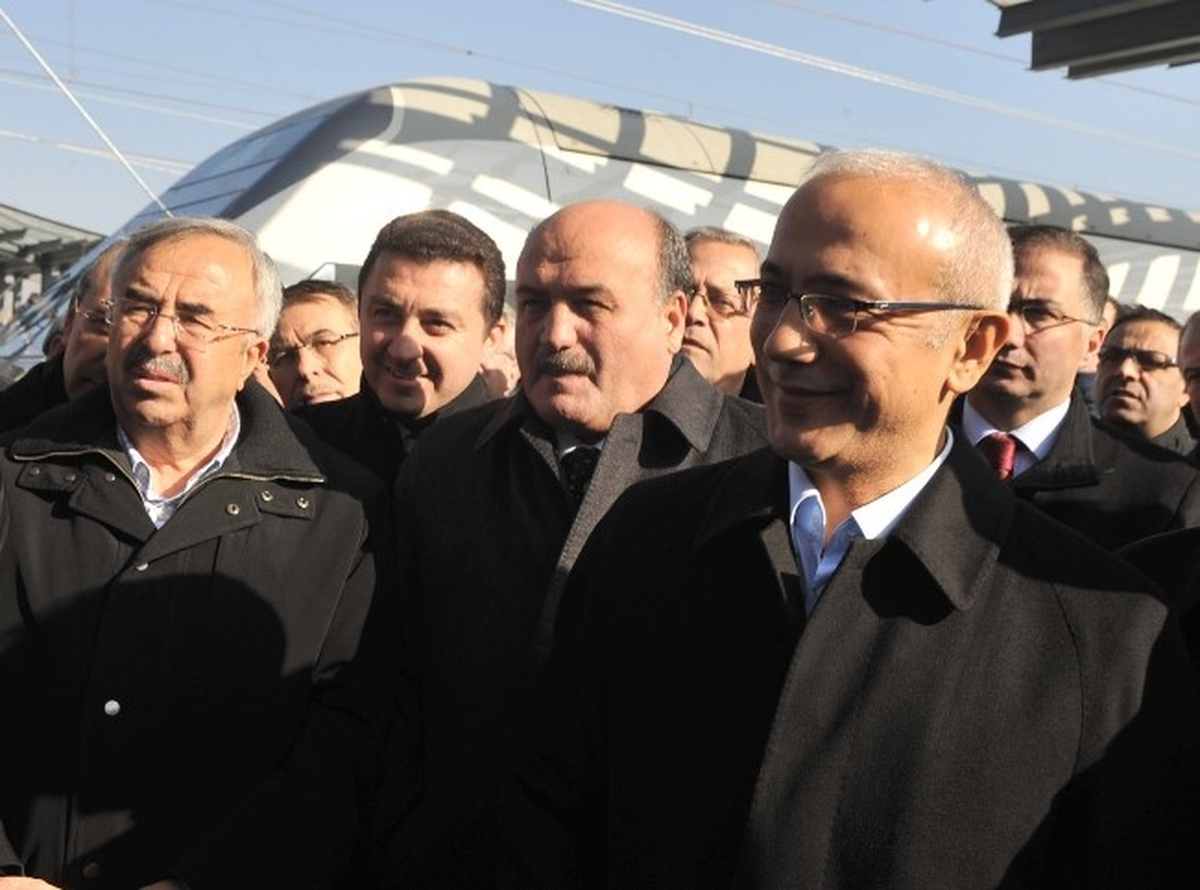 Ulaştırma, Denizcilik ve Haberleşme Bakanı Lütfi Elvan Bozüyük\'te