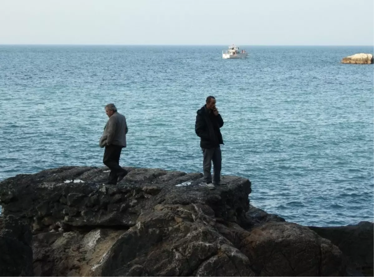 Amasra\'da 2 Kişi Kayalıklardan Denize Düştü