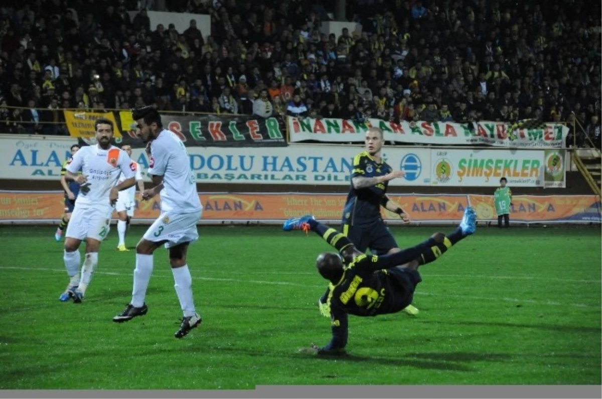 Fenerbahçe, Hazırlık Maçında Alanyaspor\'a 2-1 Mağlup Oldu
