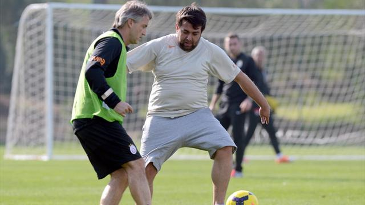 Galatasaray Muhabirleri Teknik Ekiple Maç Yaptı, Mancini Yıldızlaştı