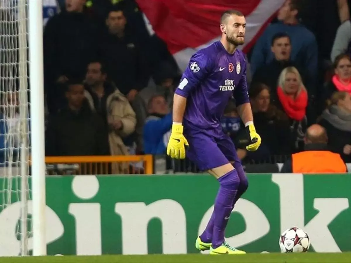 Kaleci Eray Kupayı Kırdı!