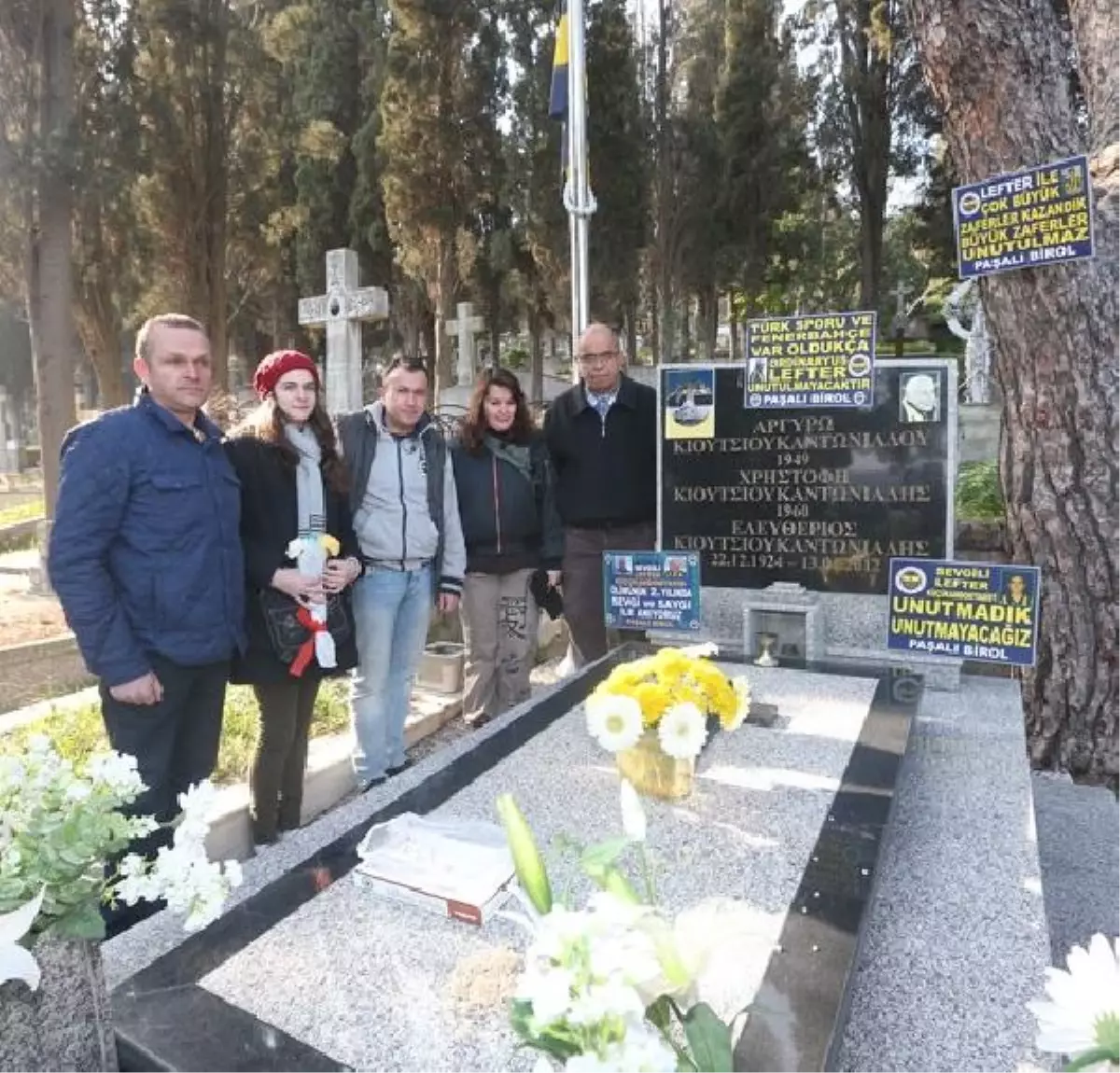 Lefter Küçükandonyadis Mezarı Başında Anıldı