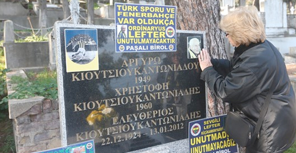 Lefter Küçükandonyadis Mezarı Başında Anıldı