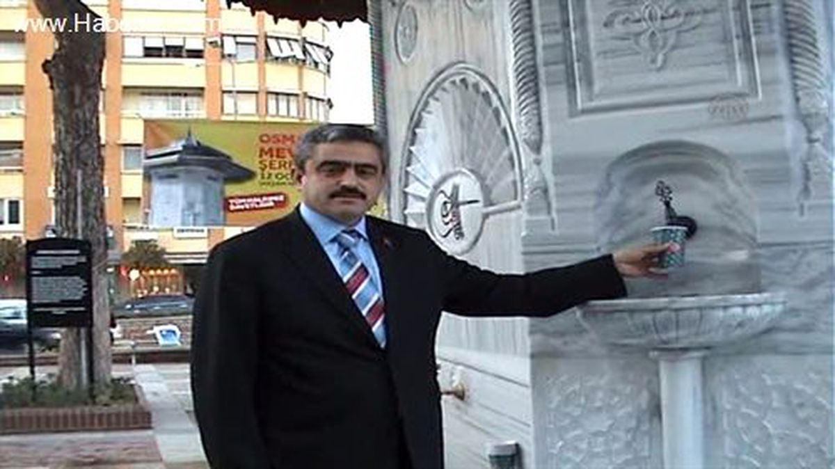 Mevlit Kandili\'nde Osmanlı Çeşmesi\'nden şerbet akıyor -