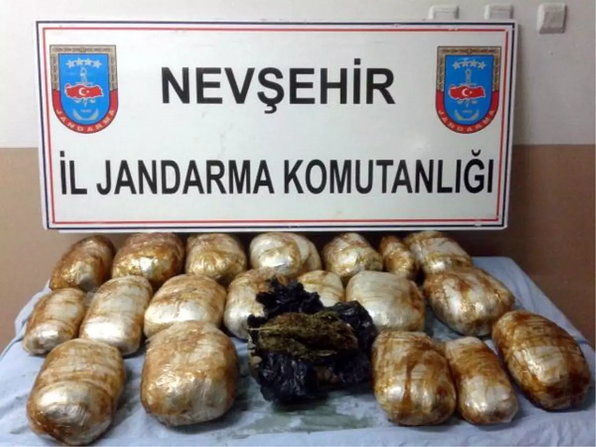 Otobüsteki Pekmez Bidonunda 22 Kilo Esrar