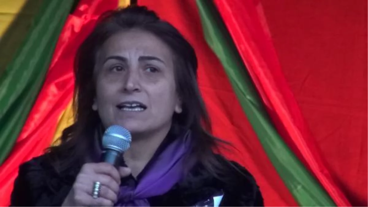 Paris\'te Öldürülen 3 PKK\'lı Kadın İçin Yürüyüş