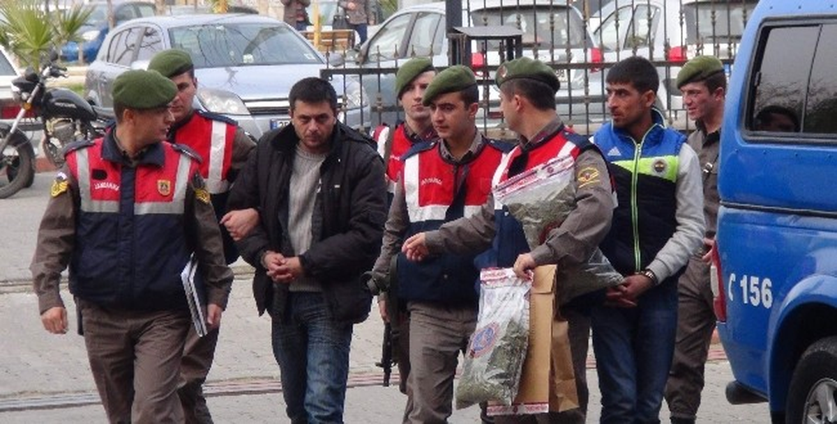 Aydın\'da 2,5 Kilo Esrarla Yakalanan 2 Yolcu Tutuklandı