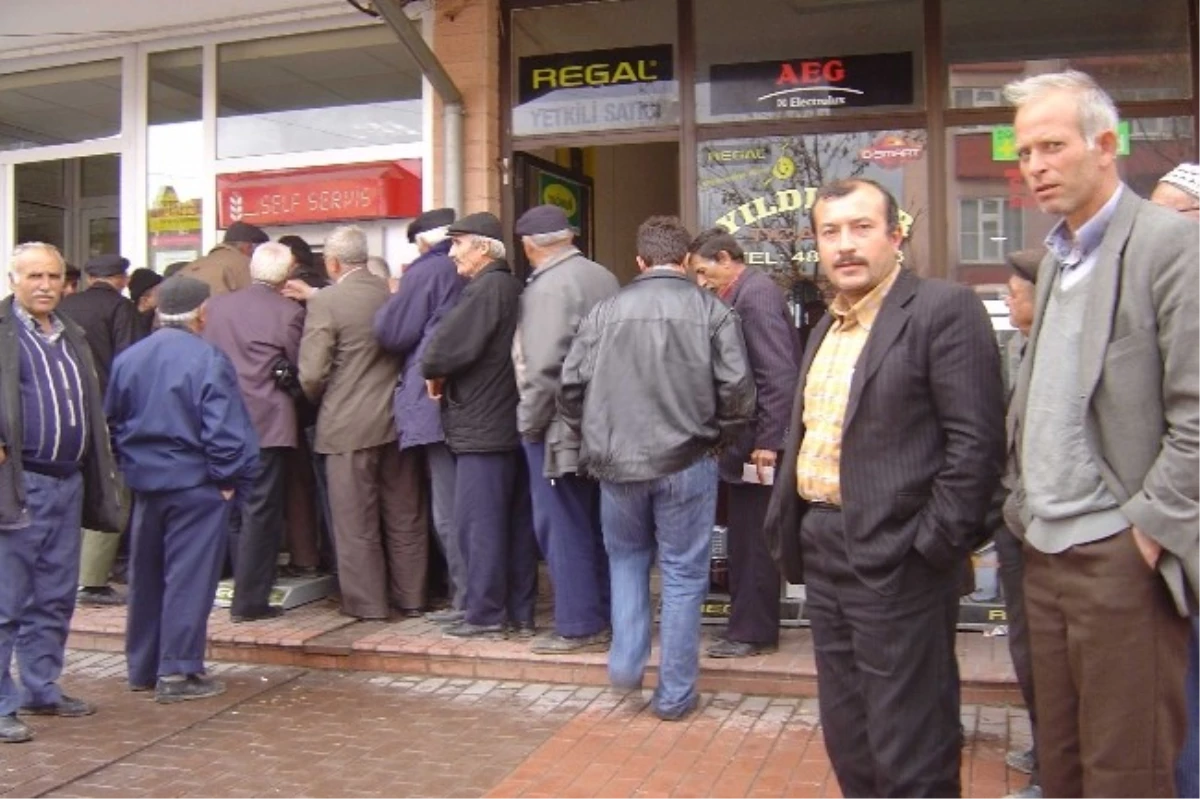 2 Aylık Maaşlarını Alan Bor Taşeron İşçileri Bayram Etti