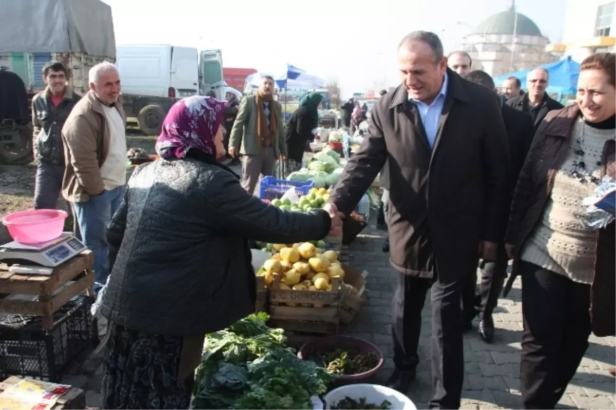 AK Parti Düzce Belediye Başkan Adayı Keleş Pazar Yerini Gezdi