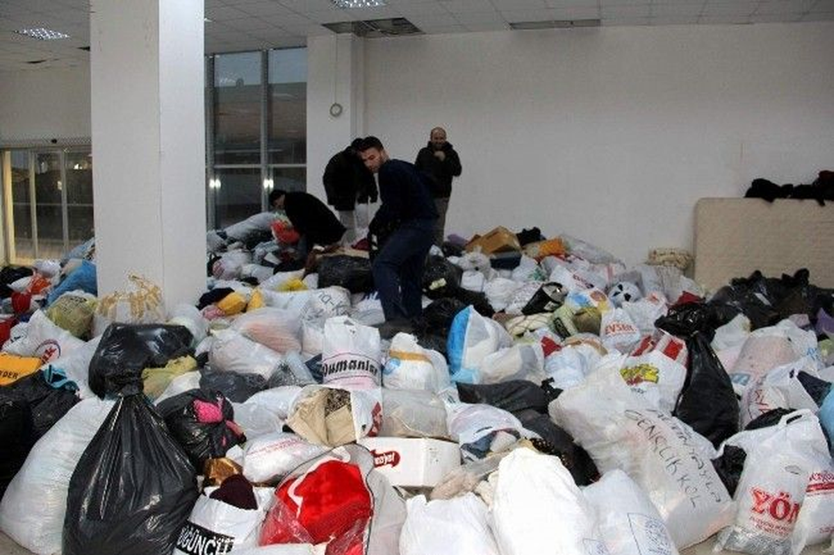 AK Partili Gençlerden Sen Üşürken Ben Uyuyamam Kampanyası