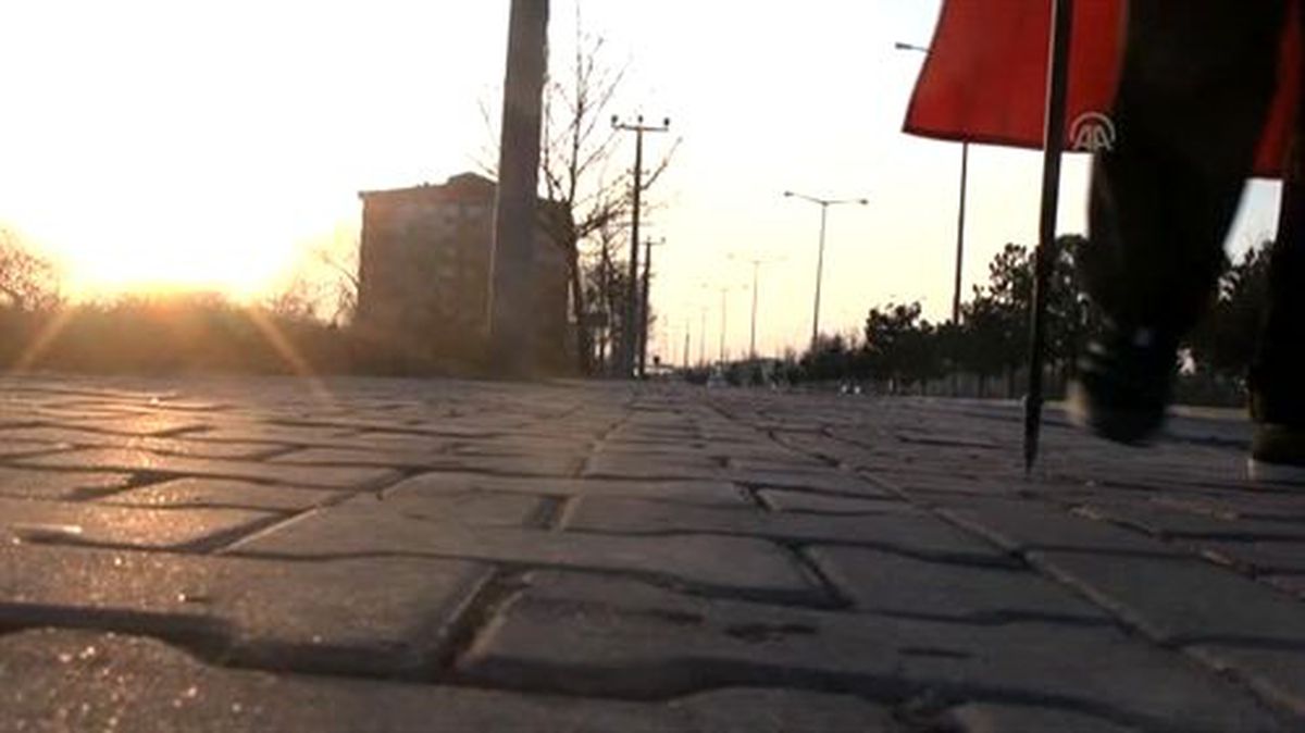 Başbakan Erdoğan\'a destek için Ankara\'ya yürüyor -