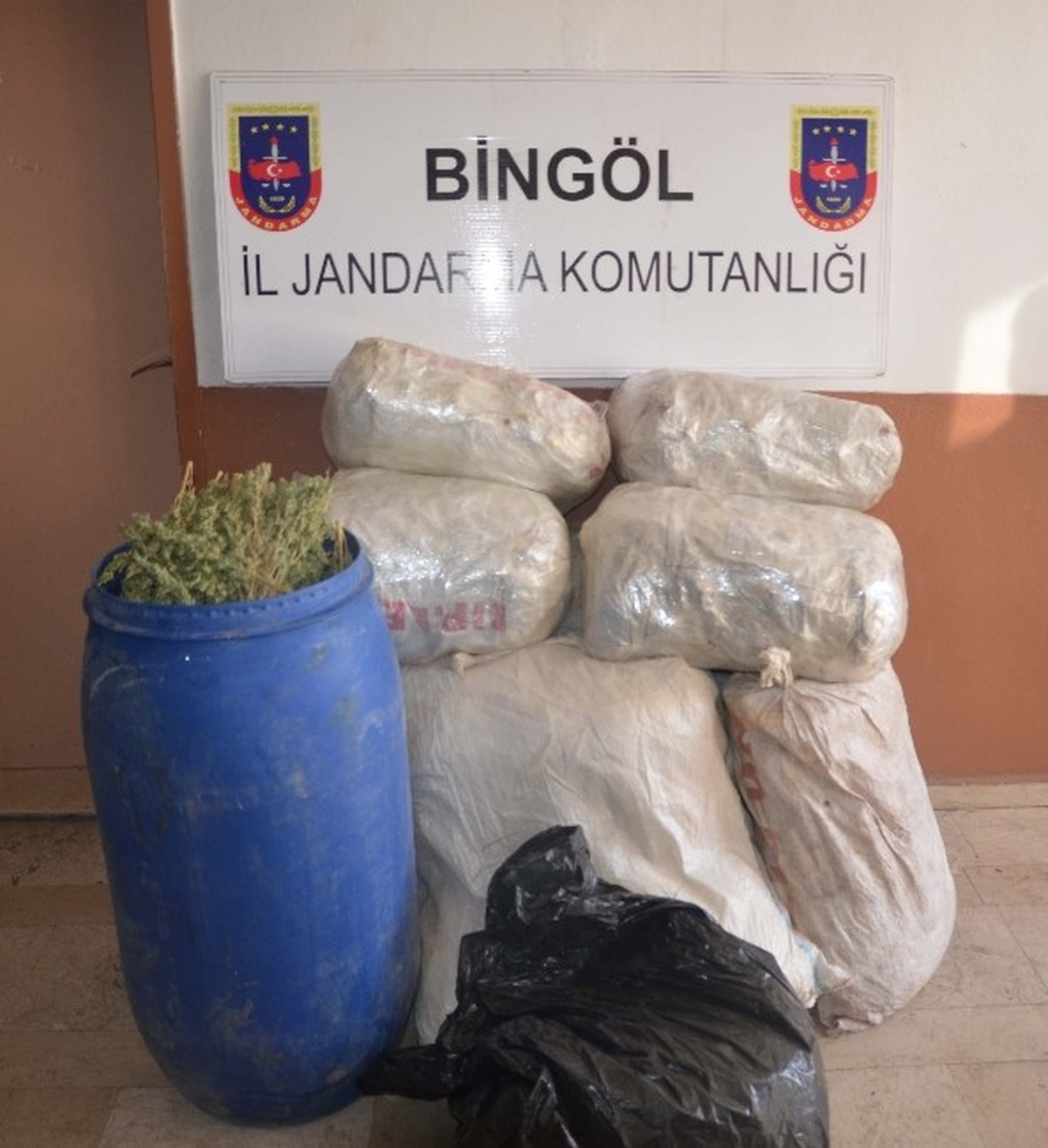 Bingöl\'de 122 Kilogram Esrar Ele Geçirildi
