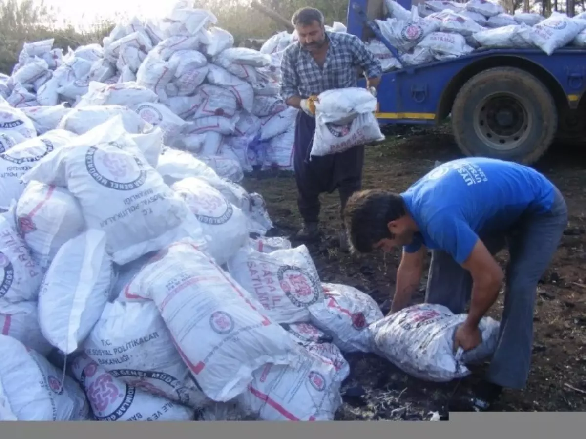 Bozyazı\'da Muhtaç Ailelere Kömür Dağıtılmaya Başlandı