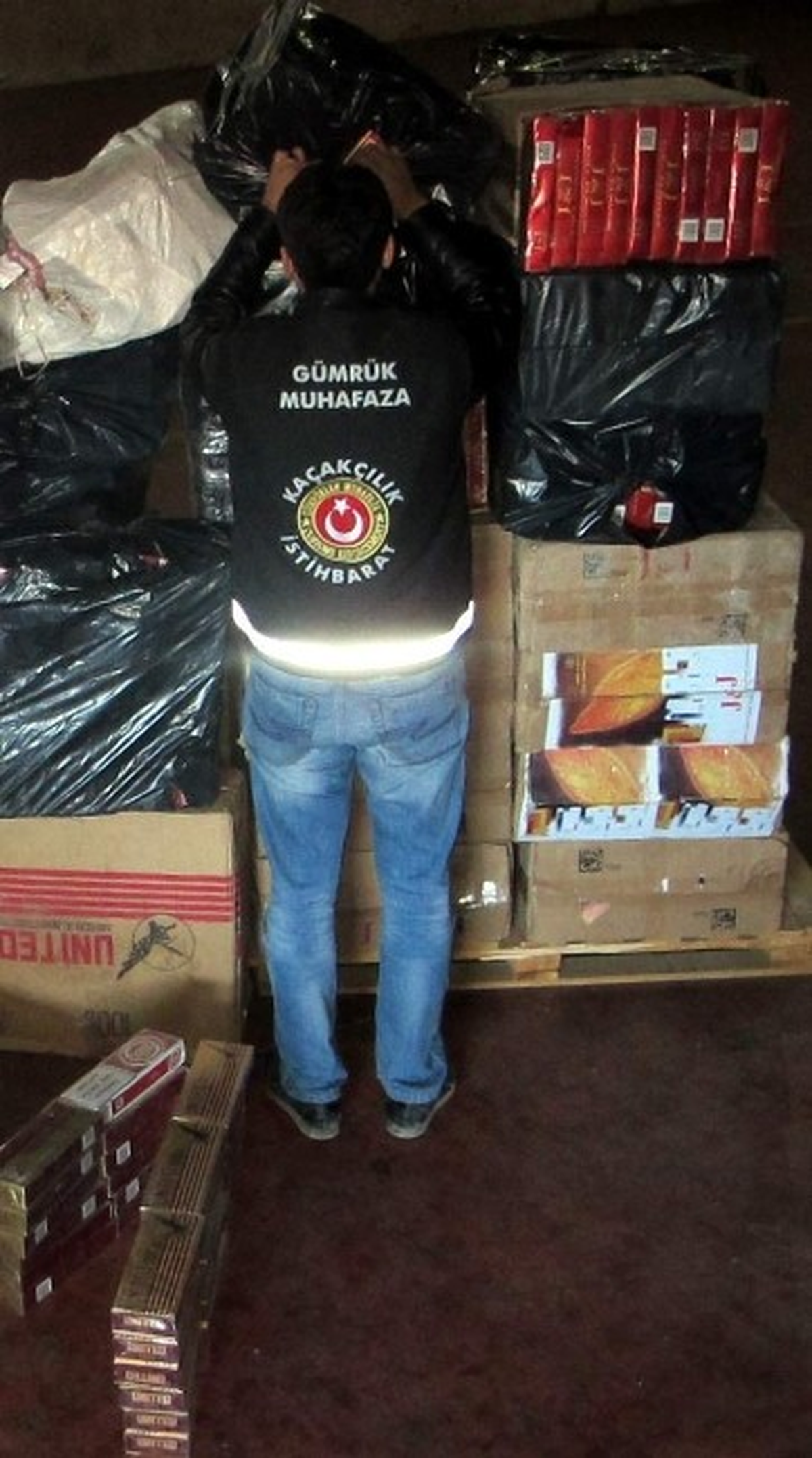 Bulgur Yüklü Kamyonda Gümrük Kaçağı Sigara Çıktı