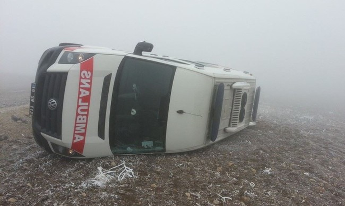 Çorum\'da Ambulans Kaza Yaptı: 2 Yaralı