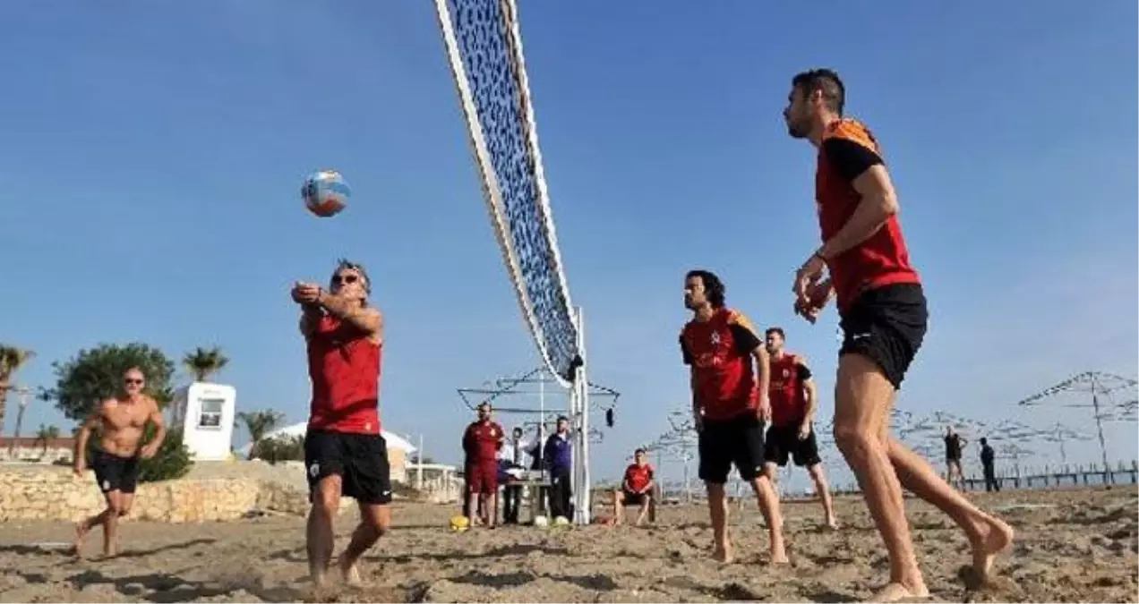 Galatasaraylı Futbolcular Plaj Voleybolunda da İddialı