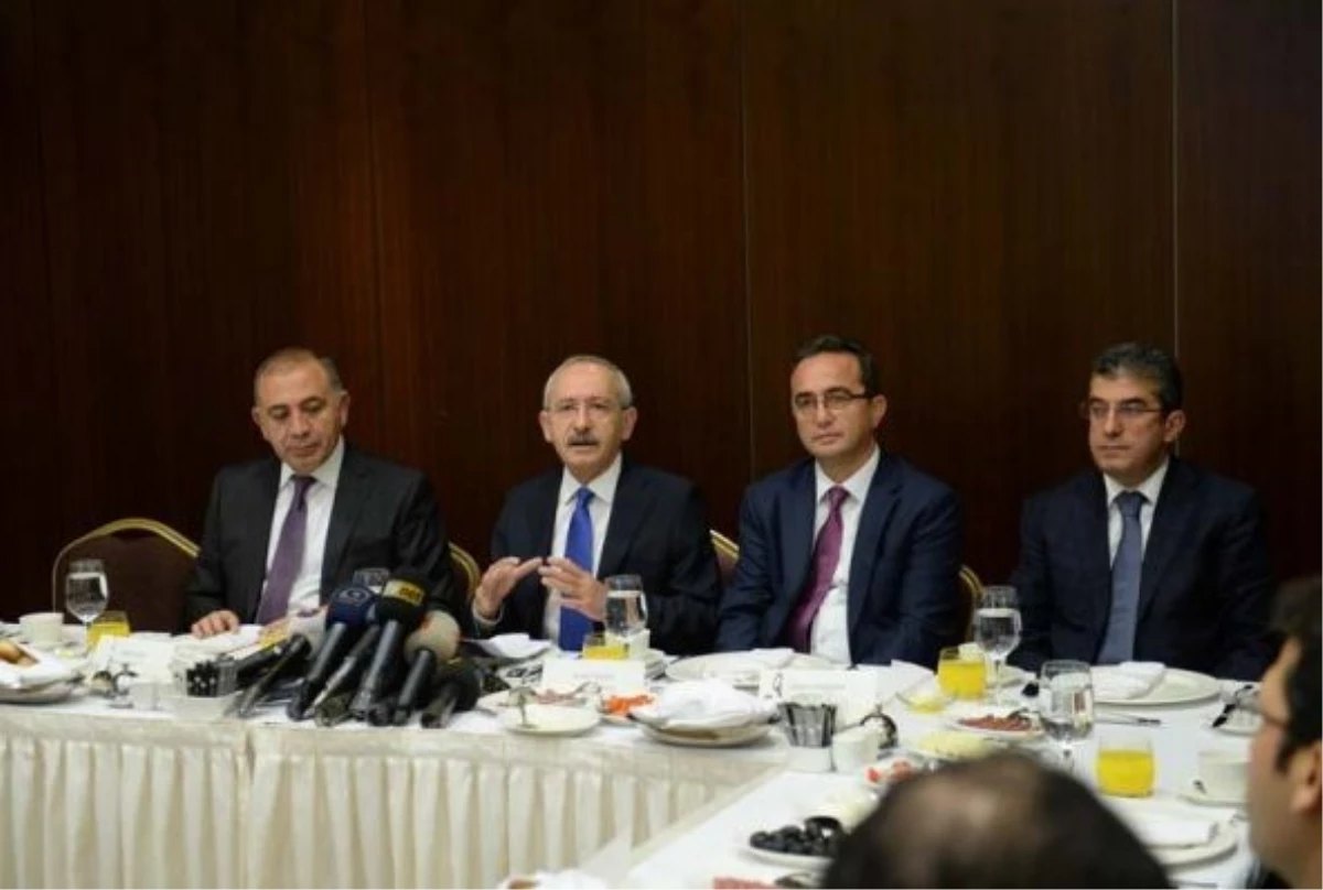 Kılıçdaroğlu, Hukukçularla Kahvaltıda Biraraya Geldi