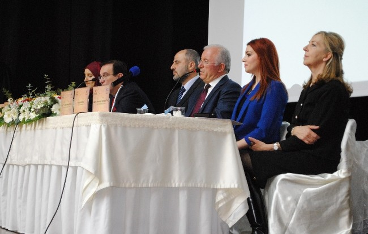 Kızı, Aliya İzzetbegoviç\'i Anlatırken Gözyaşlarını Tutamadı