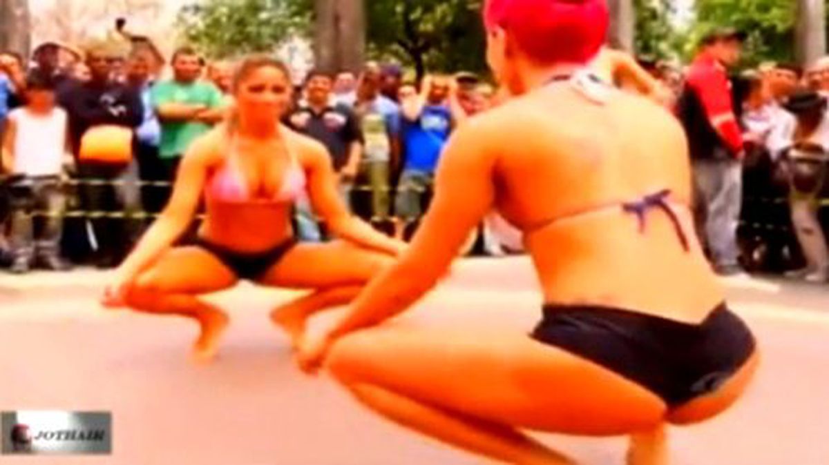 Kızlar Sumo Güreşi Yaptı