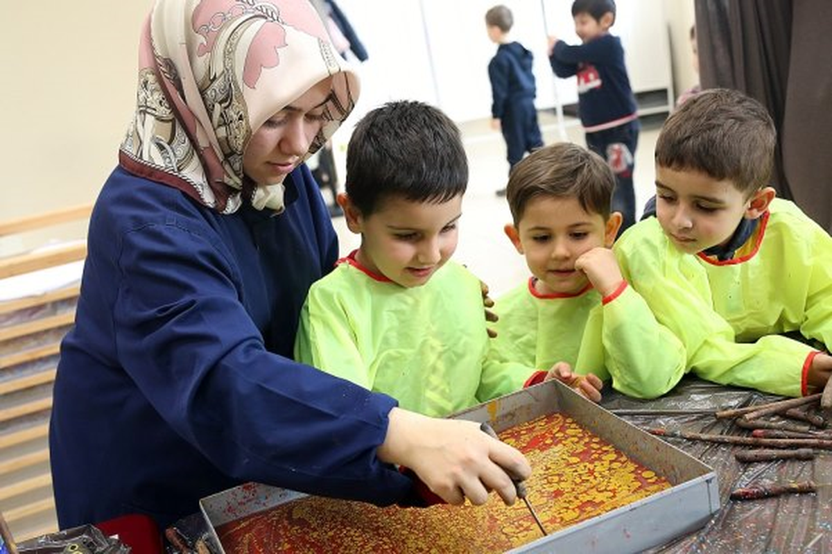 Miniklerin Dünyaları Ebruyla Renklendi