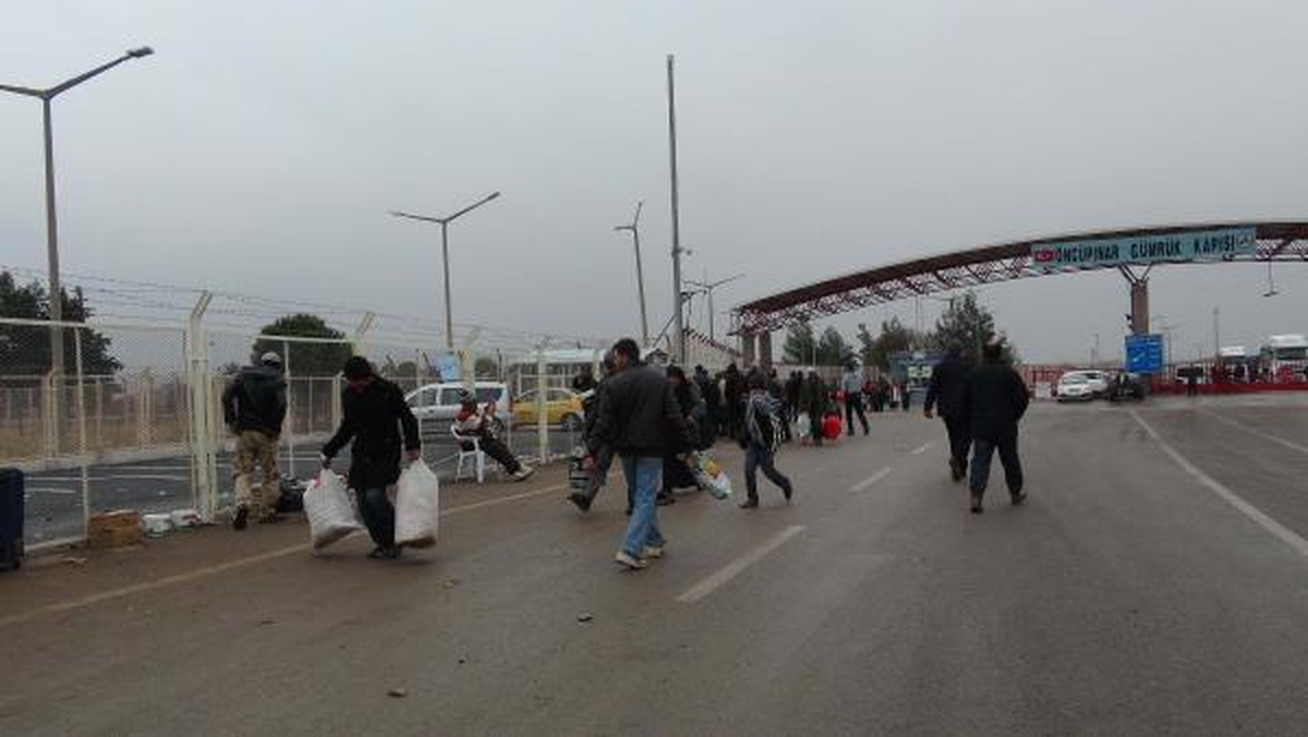 Öncüpınar Sınır Kapısı\'nda 10 Kilometrelik Tır Kuyruğu