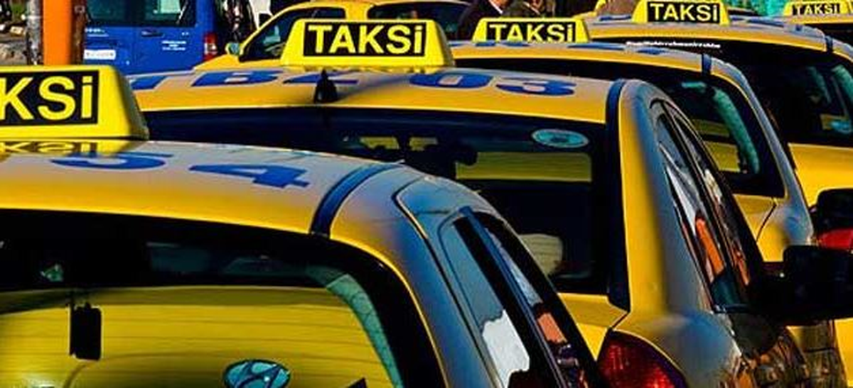 Paris\'te Taksi Şoförleri Greve Gitti