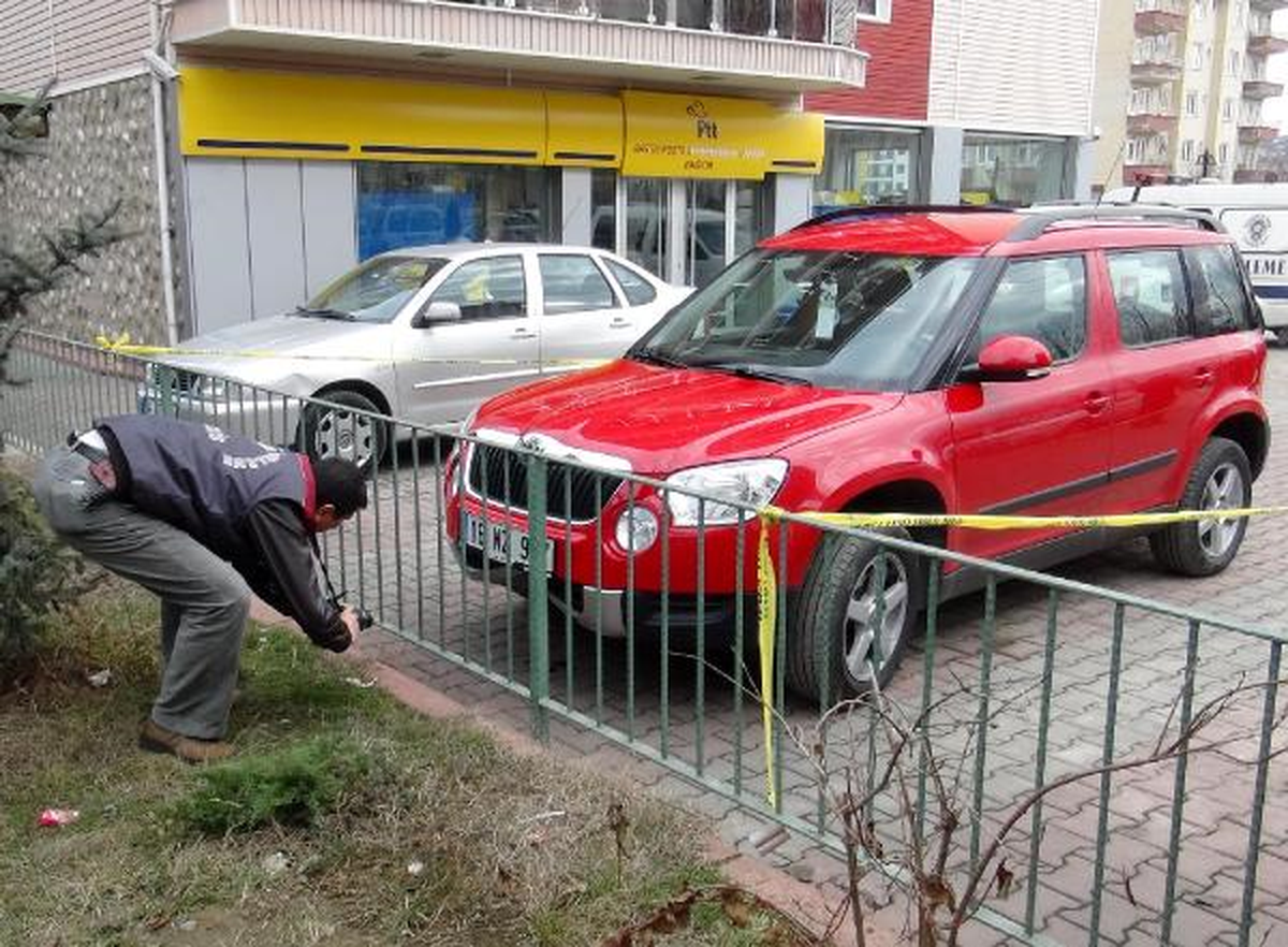 Polisten Kaçan Sürücü Ehliyetsiz, Otomobil Çalıntı Çıktı