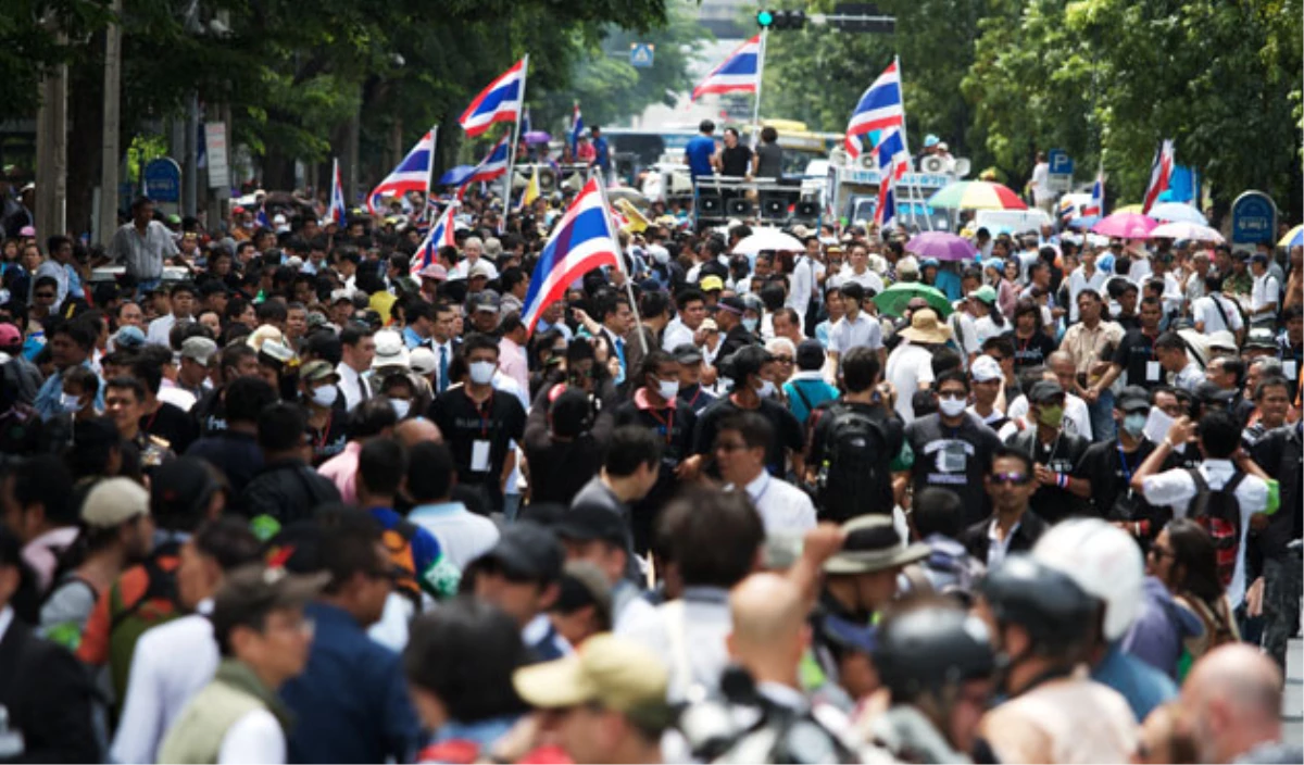 Tayland\'da Protestocular Başkent Bangkok\'u Kapattı