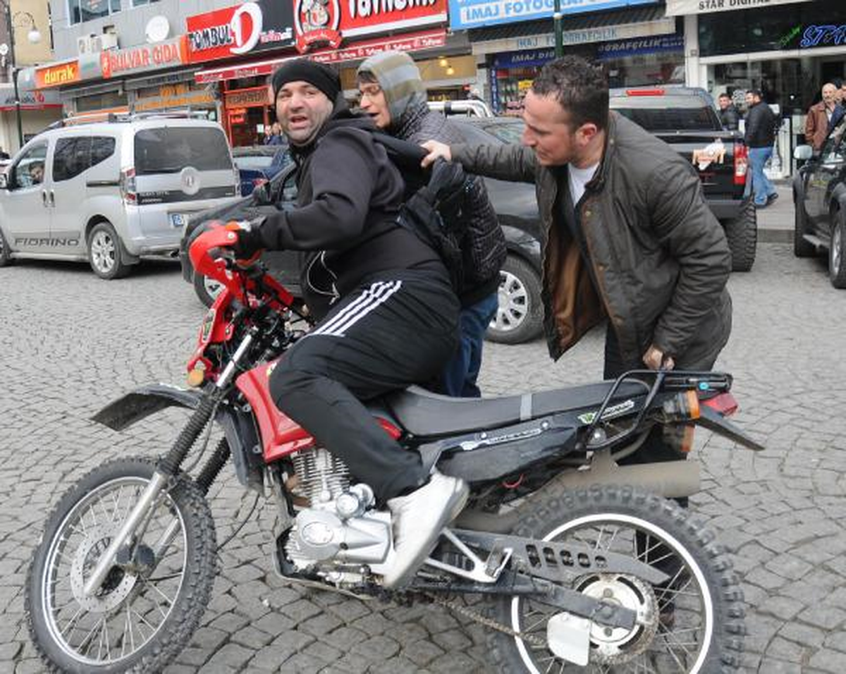 Bekaroğlu\'nu Protesto Eden Motosikletliye \'Gürültü\' Cezası