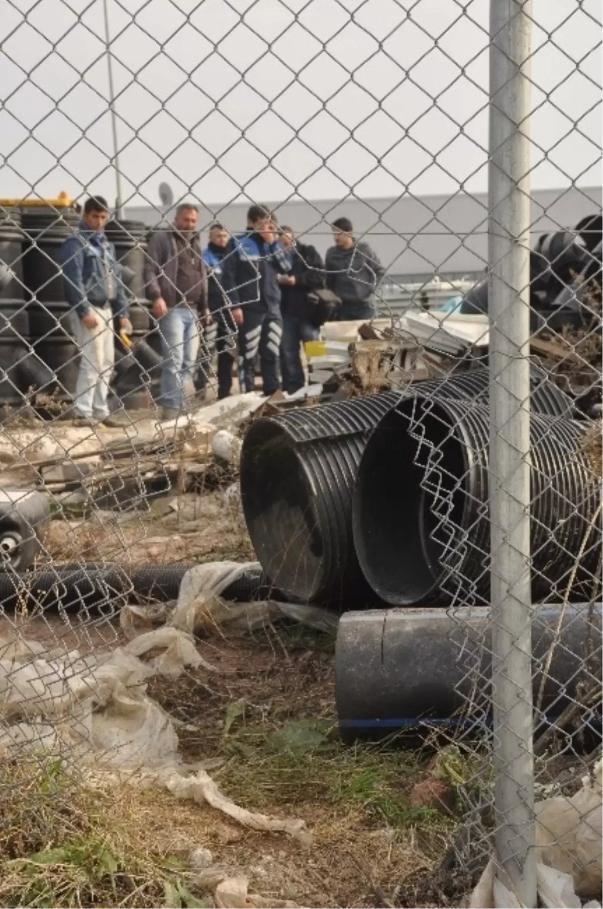 Belediyenin Mazgal Kapaklarını Çalıp Hurdacıya Sattılar