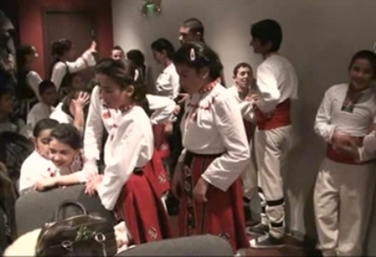 Bulgaristan\'da Romanlardan Yılbaşı Kutlamaları