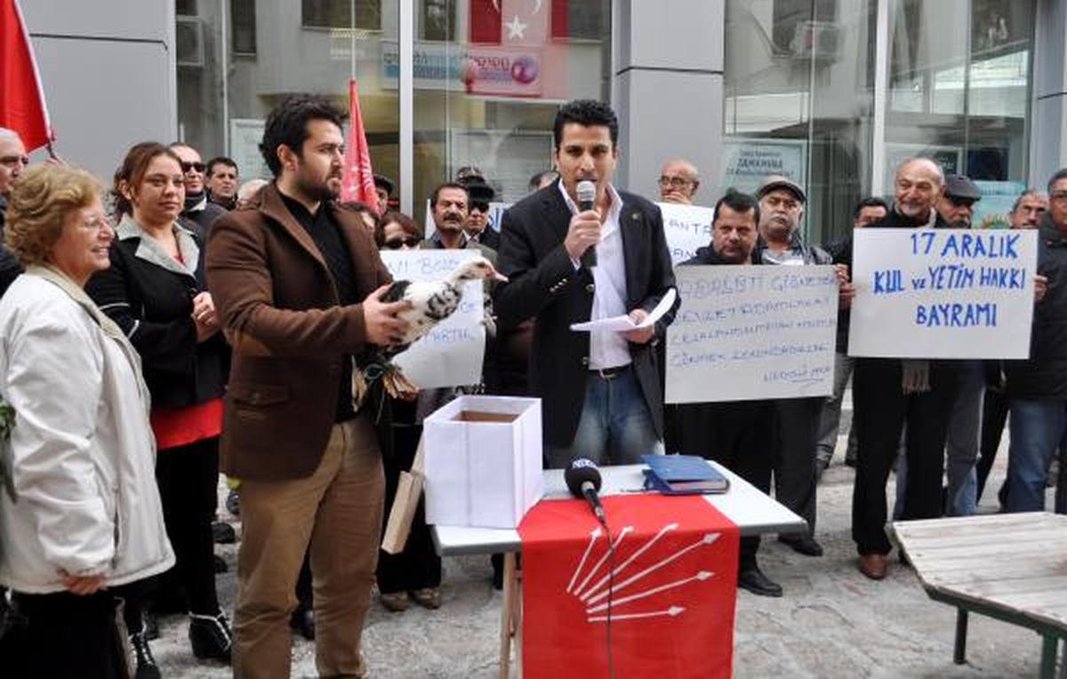 Finike\'de Yolsuzluğa Ördekli Eylem