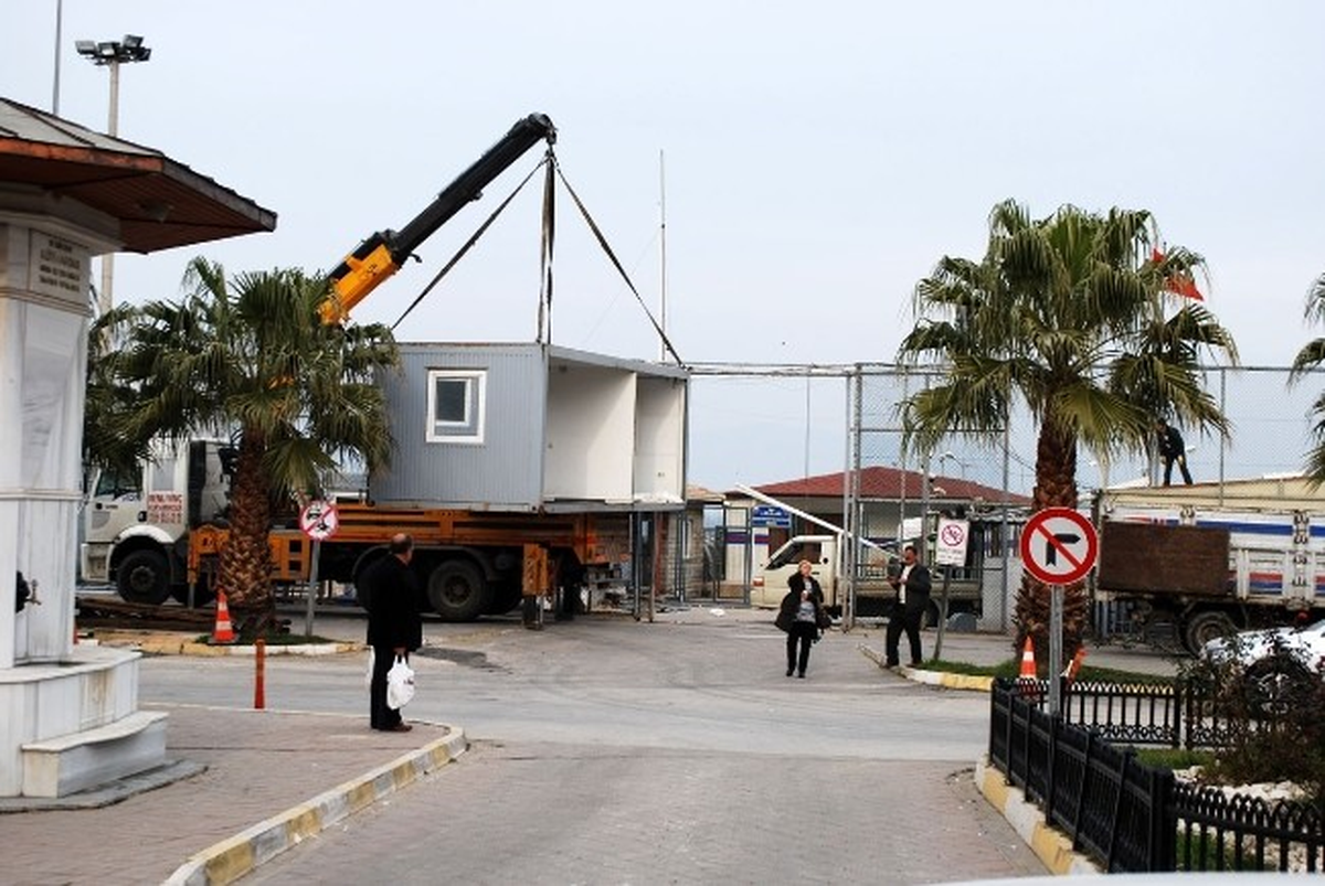 İmralı İrtibat Bürosunun Eski Binası Kaldırılıyor
