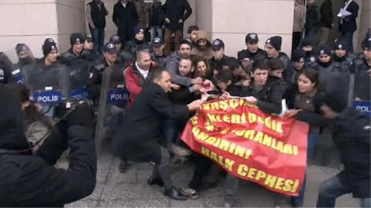 İstanbul Adalet Sarayı Önünde Polis Müdahalesi (1)