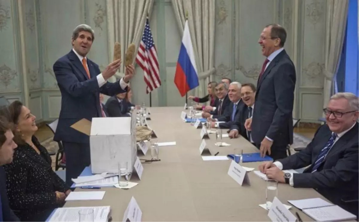 John Kerry, Lavrov'a Patates Hediye Etti