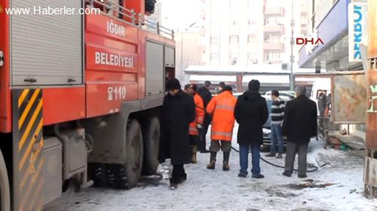 Kalorifer Kazanı Patladı, Öğrenciler Yangın Merdiveninden Kurtarıldı