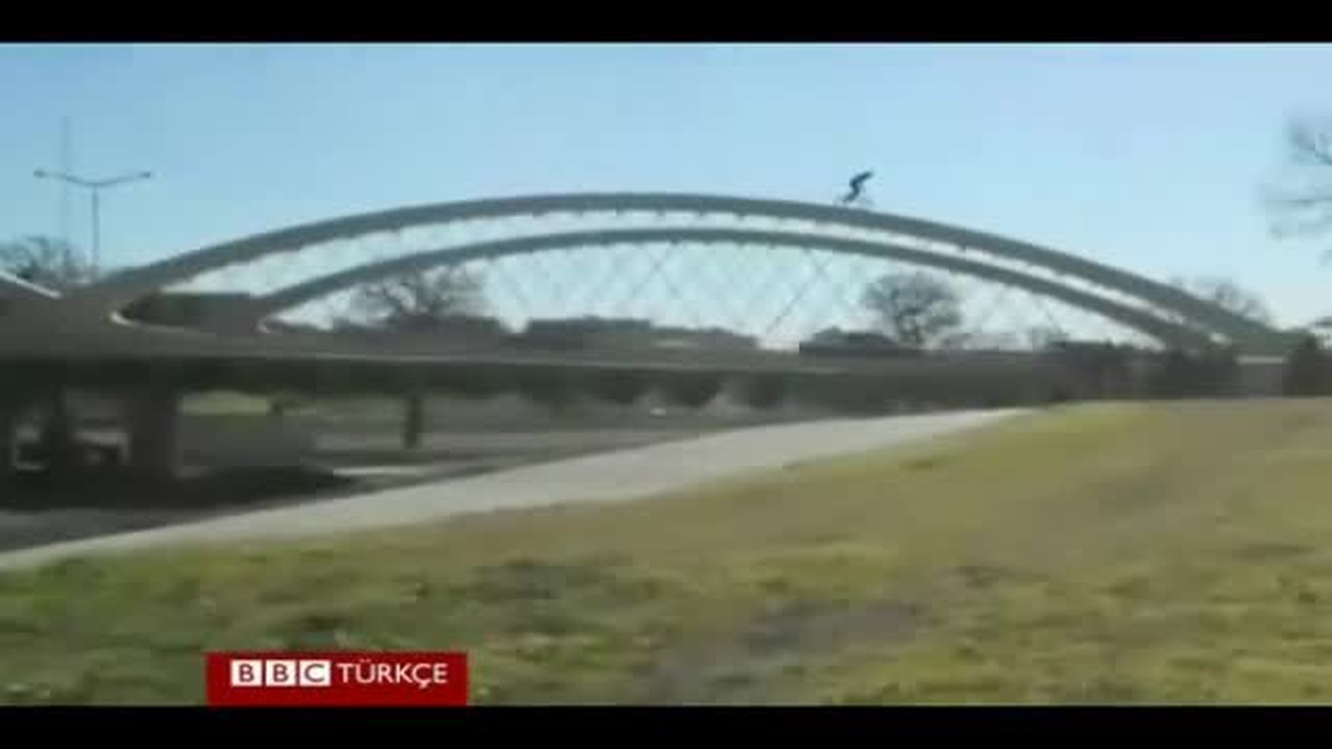 Köprü Korkuluklarında Bisiklet Cambazlığı