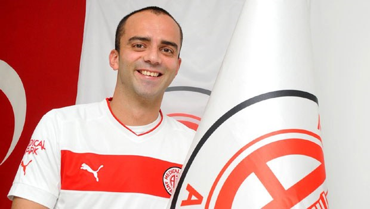 Semih Şentürk\'ün Sözleşmesinde "Özel Madde Var" İddiası