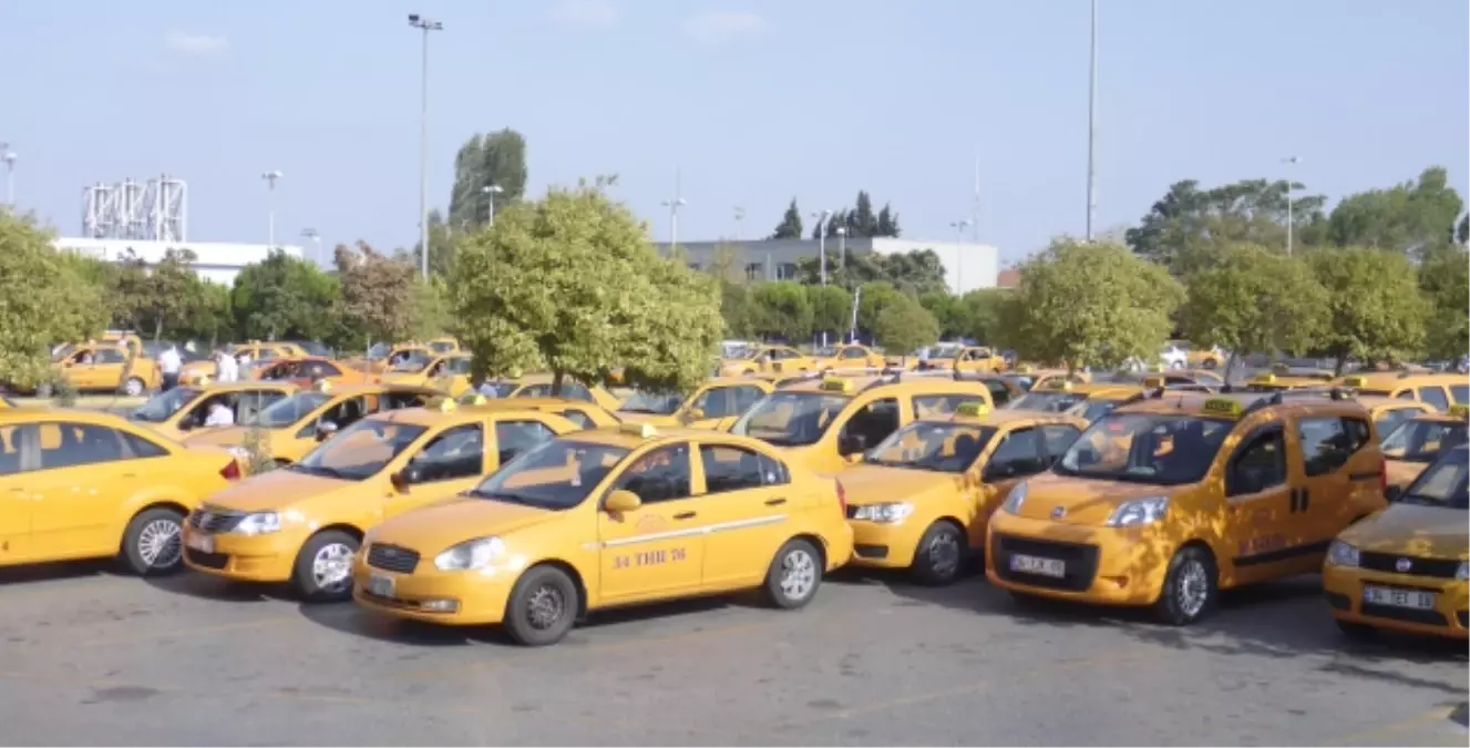 İstanbul Valisi Mutlu\'dan Taksicilere Ziyaret