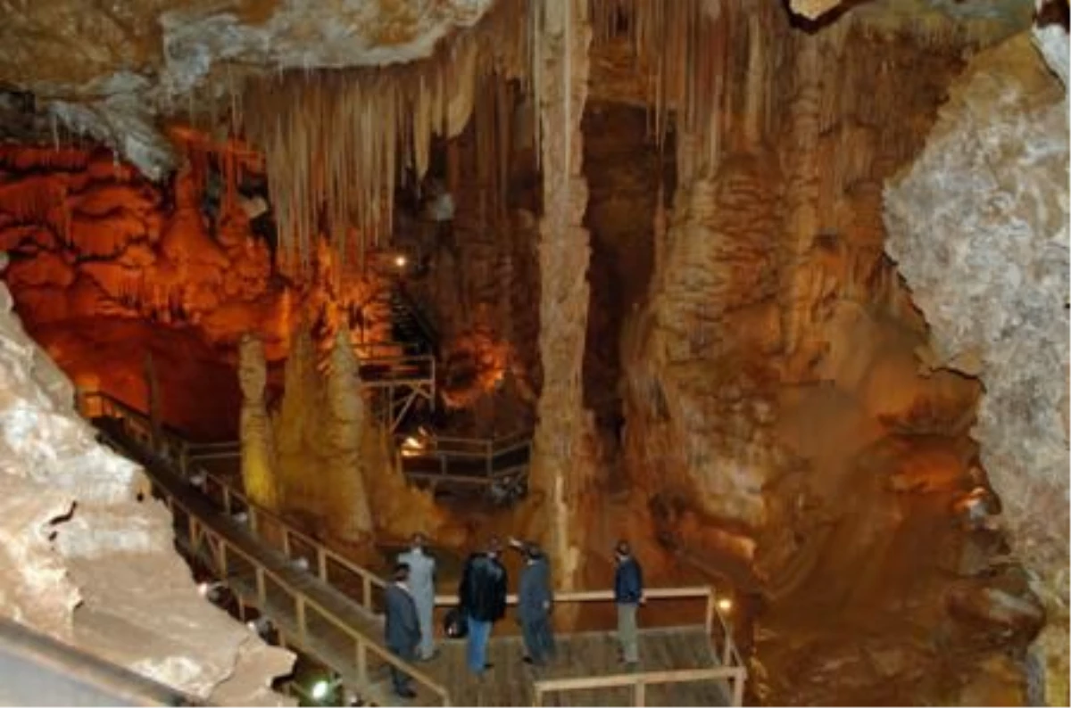 Yer Altındaki Saklı Cennet: Çal Mağarası